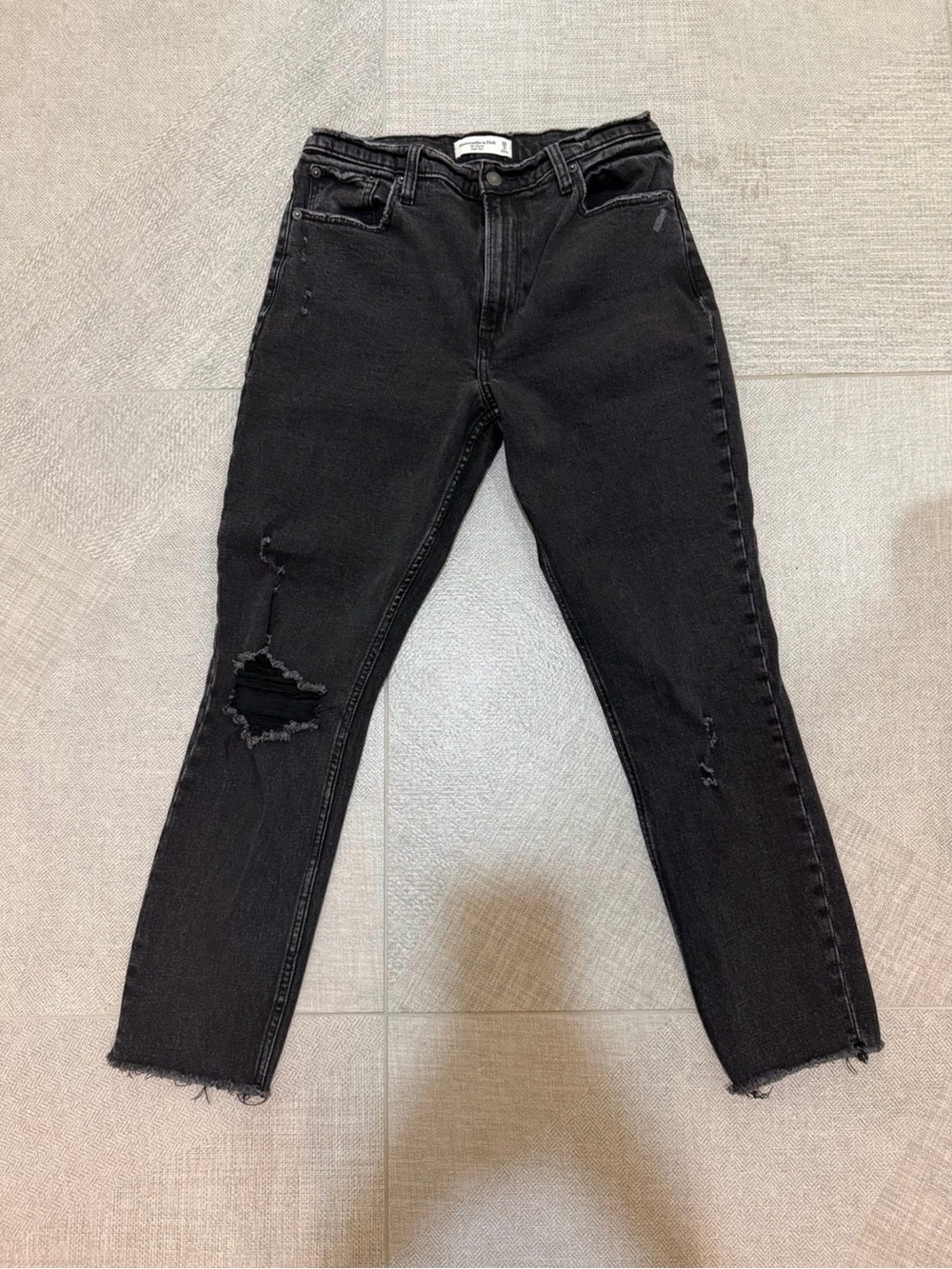 Abercrombie & Fitch Black High-Rise Distressed Skinby Jeans 28/6